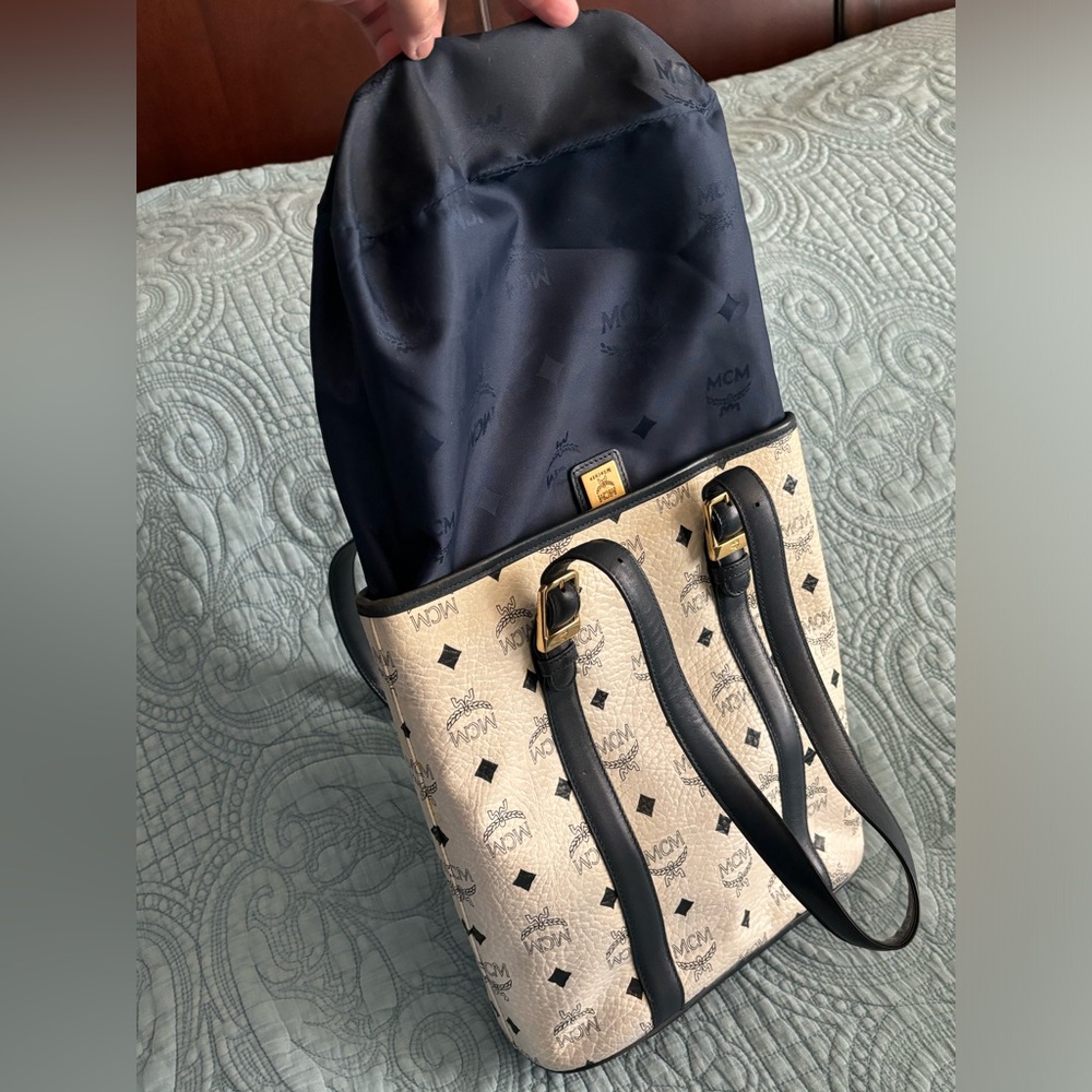 MCM Tote Bag in white and navy blue color - Picture 3 of 12